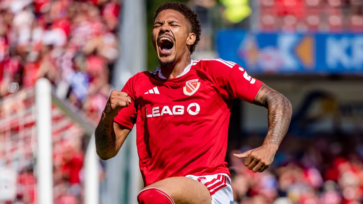 FC Energie Cottbus - Hannover 96: Fußball, Männer: Energie Cottbus - Hannover 96, 1. Spieltag, LEAG Energie Stadion. Justin Butler (FC Energie Cottbus) jubelt nach seinem Treffer zum 3:1