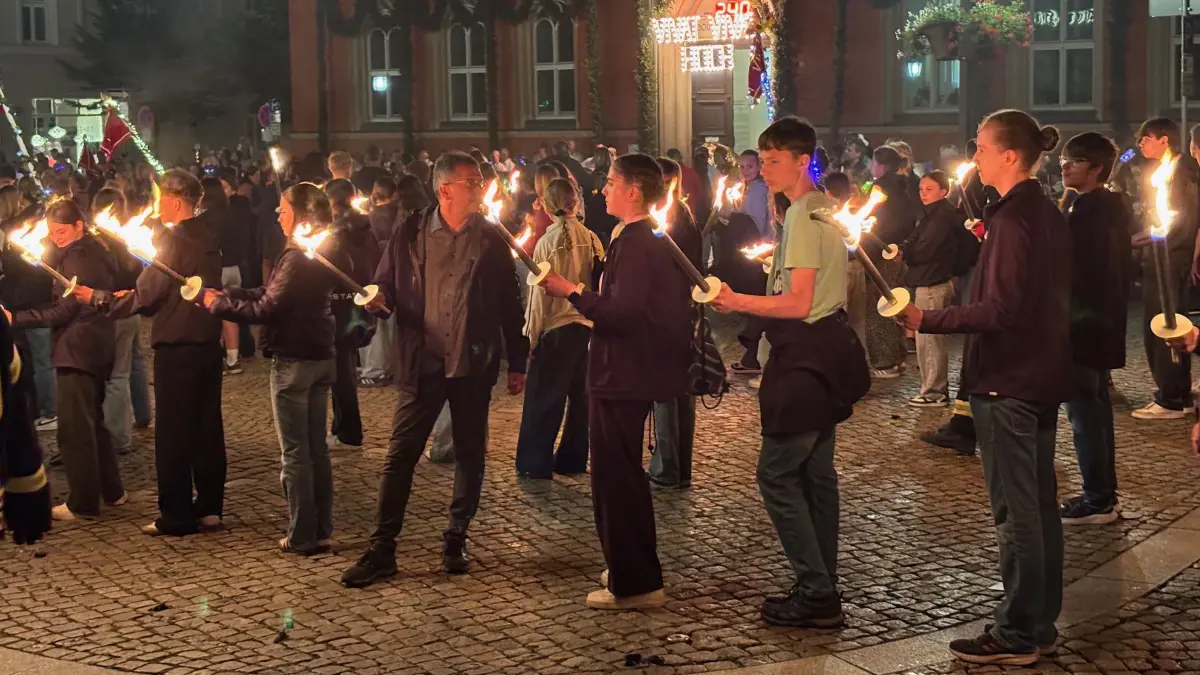 Traditionell am letzten Tag des Kamenzer Forstfestes findet der Wiedereinzug der Kinder und Jugendlichen in die festlich beleuchtete Stadt statt. In diesem Jahr ist es am 27. August soweit.