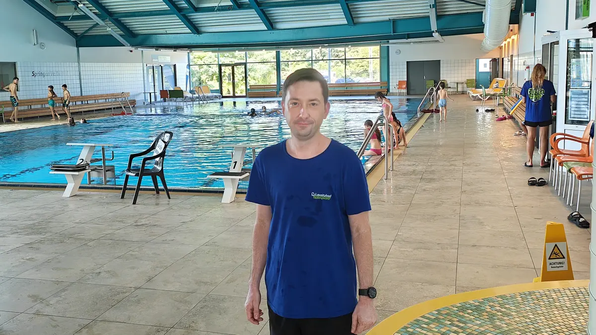 Tommy Restin betreut das Feriencamp im Lausitzbad Hoyerswerda.