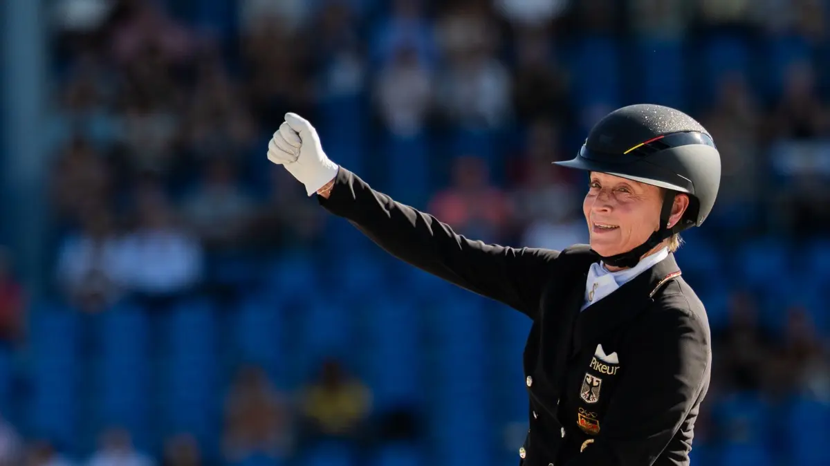 Reit-WM Aachen: 12.08.2026, Nordrhein-Westfalen, Aachen: Pferdesport: Weltmeisterschaft, Dressur, Grand Prix Team Finale. Die deutsche Reiterin Isabell Werth auf ihrem Pferd Wendy de Fontaine reitet im Parcours. Foto: Rolf Vennenbernd/dpa +++ dpa-Bildfunk +++