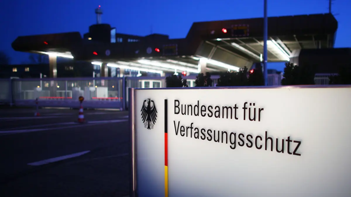 Bundesamt für Verfassungsschutz: ARCHIV - 04.02.2014, Nordrhein-Westfalen, Köln: Das Bundesamt für Verfassungsschutz in Köln. (zu dpa: «FDP fordert Stopp der Pläne zur Reform der Geheimdienste») Foto: Oliver Berg/dpa +++ dpa-Bildfunk +++