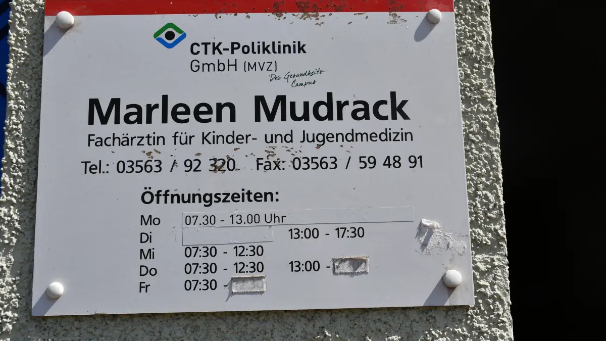 Die Praxis für Kinder- und Jugendmedizin an der Gartenstraße in Spremberg stellt die Sprechstunden Ende August 2026 ein. Was können Eltern jetzt tun?