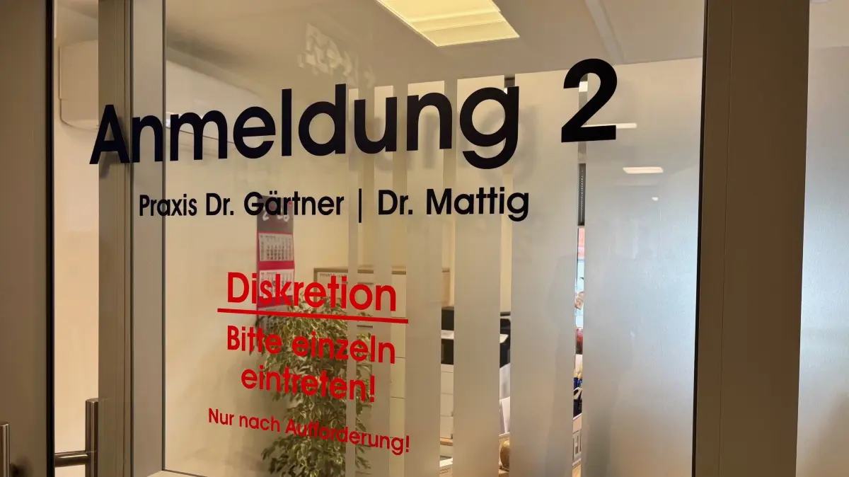 Das neue MVZ in der Bahnhofstraße muss erstmnal eine Durststrecke überwinden. Im Oktober soll sich die Situation wieder verbessern.