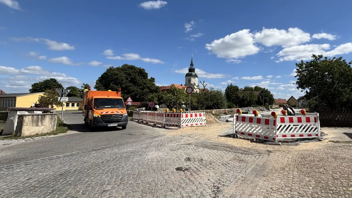Die Ortsdurchfahrt durch Großkmehlen auf der Landesstraße L59 ist seit mehr als einem Jahr gesperrt.. Der zweite Bauabschnitt ist noch nicht abgeschlossen.