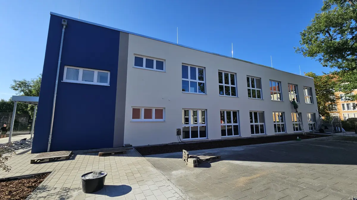 Der Erweiterungsbau der Oberschule Hoyerswerda ist fertig. Zum Schulstart beziehen die Zehntklässler die neuen Räume.