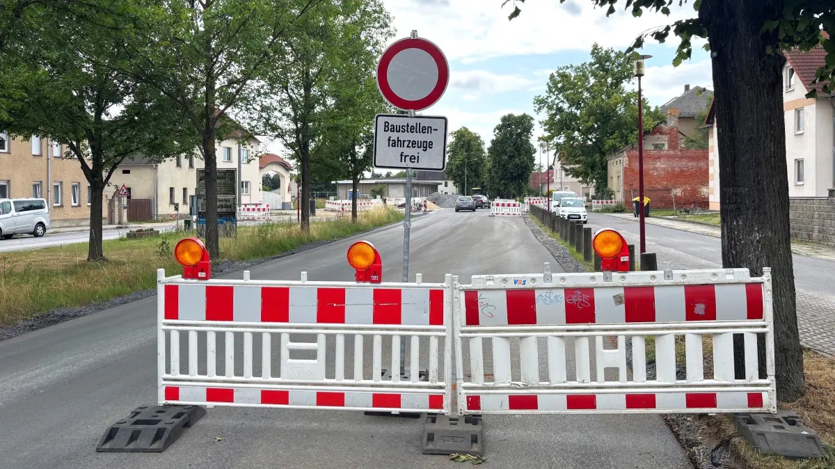 Das Missachten der Verbotsschilder beiderseits der Baustelle in Elsterwerda-Krauschütz ist schon sehr vielen Kraftfahrern zum Verhängnis geworden.