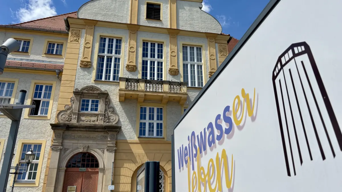 Im Rathaus Weißwasser brütet man derzeit über Möglichkeiten, bei denen man noch Geld einsparen kann. Erste Ideen sollen noch im August vorgestellt werden.