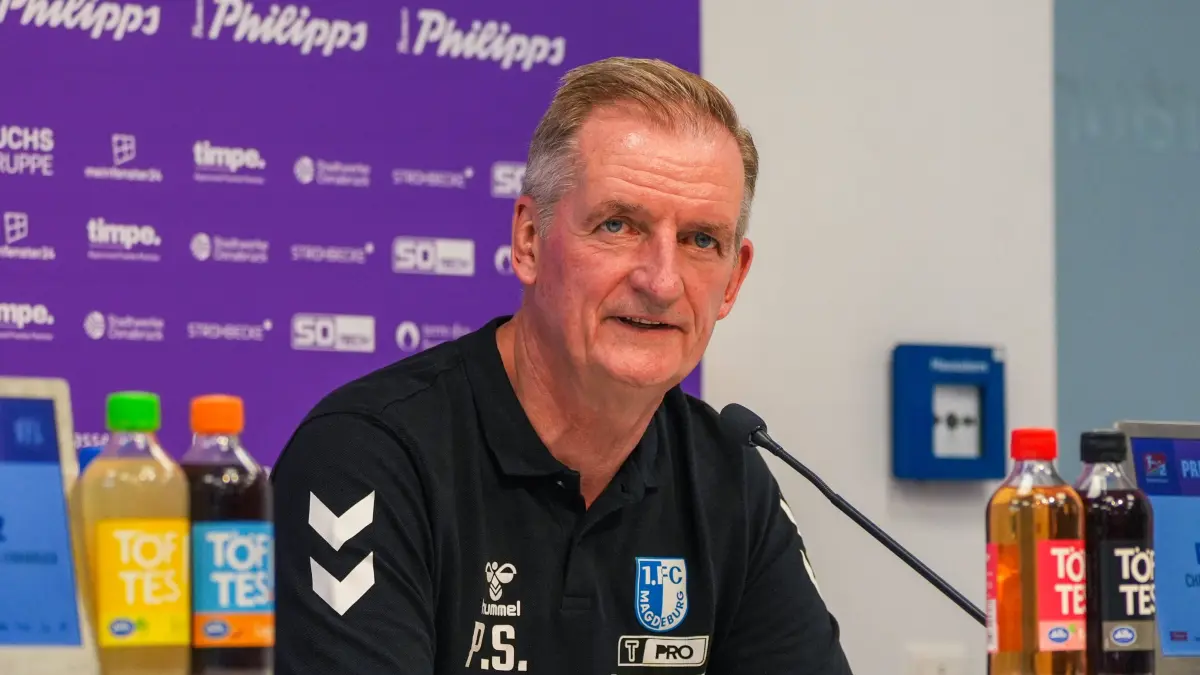 Petrik Sander 1. FC Magdeburg, Trainer Pressekonferenz, Deutschland: Fussball, 2. Bundesliga, Saison 2026/27, 2. Spieltag, 15.08.2026, VfL Osnabrück vs 1. FC Magdeburg, Stadion Bremer Brücke Osnabrück, Niedersachsen *** Petrik Sander, 1 FC Magdeburg, Coach s Press Conference, German Soccer, 2. Bundesliga, 202627 Season, Matchday 2, August 15, 2026, VfL Osnabrück vs. 1 FC Magdeburg, Bremer Brücke Stadium, Osnabrück, Lower Saxony Copyright: xLeonxFrickx