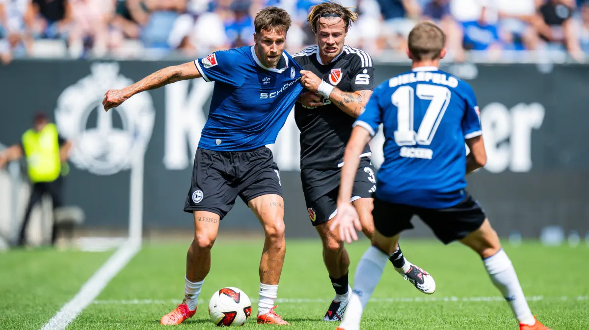 DSC Arminia Bielefeld - FC Energie Cottbus: 16.08.2026 - Fußball, 2026/2027, 2. Bundesliga, 2. Spieltag, DSC Arminia Bielefeld - FC Energie Cottbus: L-R Joel Grodowski Bielefeld, Henry Rorig Cottbus, Arne Sicker Bielefeld DFL REGULATIONS PROHIBIT ANY USE OF PHOTOGRAPHS AS IMAGE SEQUENCES AND/OR QUASI-VIDEO. *** August 16, 2026 Soccer, 20262027, 2. Bundesliga, Matchday 2, DSC Arminia Bielefeld vs. FC Energie Cottbus Referees: Joel Grodowski Bielefeld, Henry Rorig Cottbus, Arne Sicker Bielefeld. DFL regulations prohibit any use of photographs as image sequences and/or quasi-video.