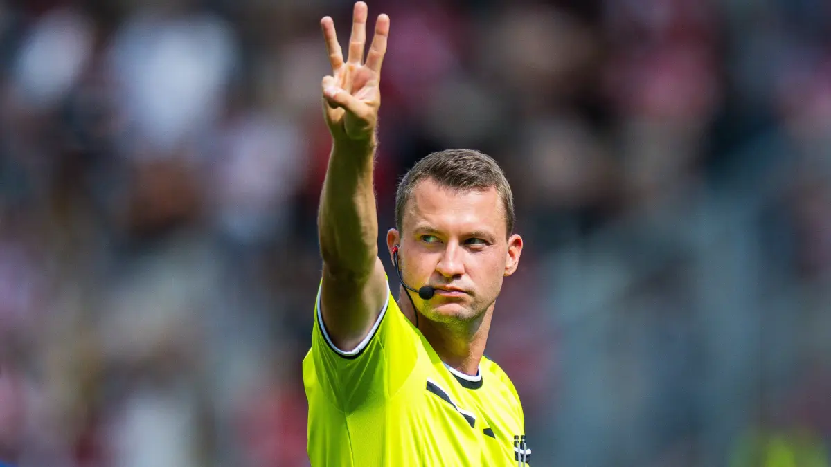 DSC Arminia Bielefeld - FC Energie Cottbus: 16.08.2026 - Fußball, 2026/2027, 2. Bundesliga, 2. Spieltag, DSC Arminia Bielefeld - FC Energie Cottbus: Florian Lechner Schiedsrichter DFL REGULATIONS PROHIBIT ANY USE OF PHOTOGRAPHS AS IMAGE SEQUENCES AND/OR QUASI-VIDEO. *** August 16, 2026 Soccer, 20262027, 2. Bundesliga, Matchday 2, DSC Arminia Bielefeld vs. FC Energie Cottbus, Florian Lechner referee. DFL regulations prohibit any use of photographs as image sequences and/or quasi-video.