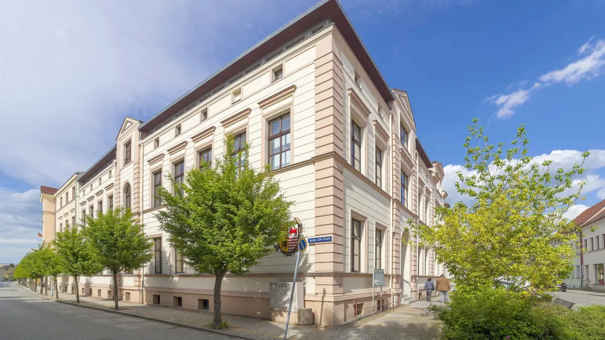 Gebäude der Landkreisverwaltung des Landkreis Elbe-Elster in Herzberg, Jahnstraße 2: Gebäude der Landkreisverwaltung des Landkreis Elbe-Elster in Herzberg, Jahnstraße 2
