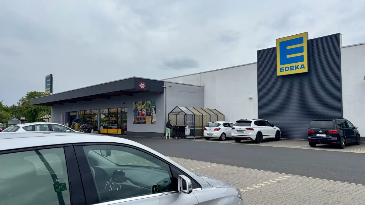 Seit 2014 gibt es in Kodersdorf an der B115 einen Edeka-Markt. Dieser wird optimal angenommen und soll deshalb sogar erweitert werden. In Krauschwitz muss man sich hingegen noch in Geduld üben. Hier muss der Einkaufsmarkt erst noch gebaut werden.