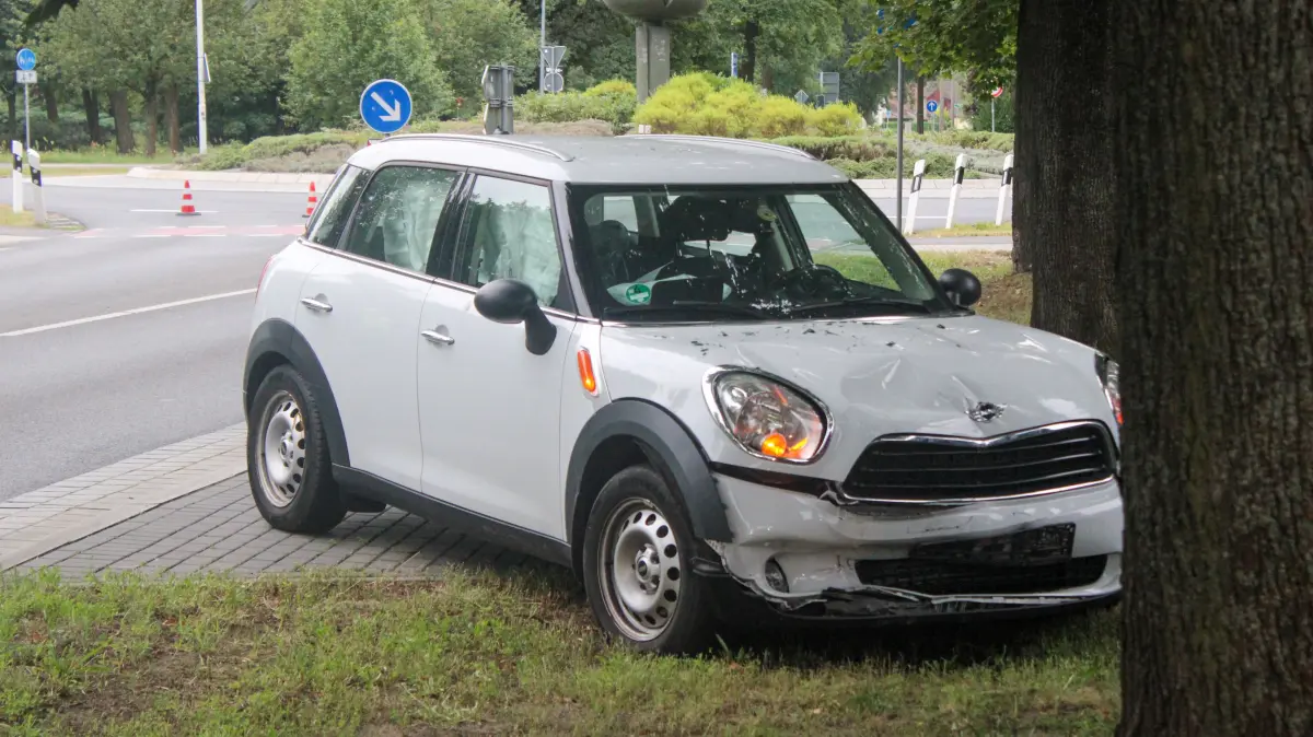 Unfall im Kreisverkehr Forst