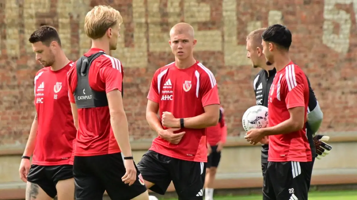 Dmytro Bogdanov im Training bei Energie Cottbus: Der 19-jährige Angreifer vom 1. FC Union Berlin spielt auf Leihbasis in der Saison 2026/27 beim FCE in der 2. Fußball-Bundesliga.