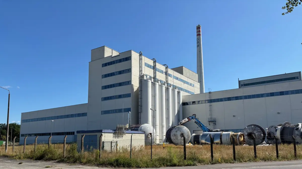 Teile der GMB Glasmanufaktur Tschernitz werden beräumt. Einen Investor für das Werk gibt es nicht. Gespräche sind ergebnislos verlaufen.