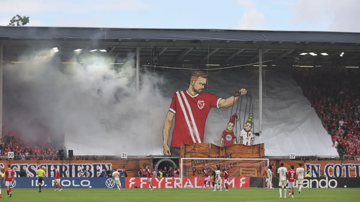 Fussball DFB-Pokal 1. Hauptrunde 2026/2027 FC Energie Cottbus - FC Augsburg: Chroreografie der Energiefans.