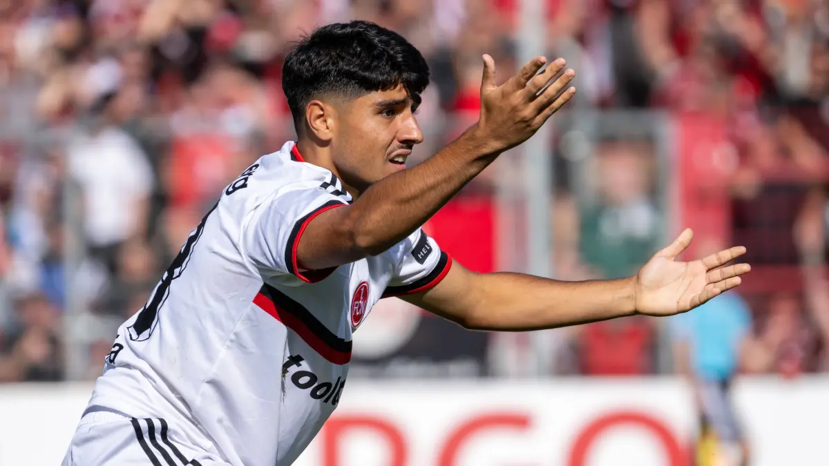 Viktoria Koeln vs. 1. FC Nuernberg, Fussball, DFB-Pokal, 1. Runde, Saison 2026/2027, 22.08.2026: Can Yahya Moustfa 1. FC Nuernberg, 28 ist mit der Schiedsrichterentscheidung nicht einverstanden. Viktoria Koeln vs. 1. FC Nuernberg, Fussball, DFB-Pokal, 1. Runde, Saison 2026/2027, 22.08.2026 DFL/DFB Regulations prohibit any use of Photographs as image sequences and/or Quasivideo Viktoria Koeln vs. 1. FC Nuernberg, Fussball, DFB-Pokal, 1. Runde, Saison 2026/2027, 22.08.2026 Koeln *** Can Yahya Moustfa of 1 FC Nuremberg, 28, disagrees with the referee s decision. Viktoria Cologne vs. 1 FC Nuremberg, Soccer, DFB Cup, 1st Round, 20262027 Season, August 22, 2026 DFL DFB regulations prohibit any use of photographs as image sequences and/or quasi-video Viktoria Cologne vs. 1. FC Nuremberg, soccer, DFB Cup, 1st round, 20262027 season, August 22, 2026, Cologne Copyright: xEibner-Pressefoto/ThomasxHaeslerx EP_THR