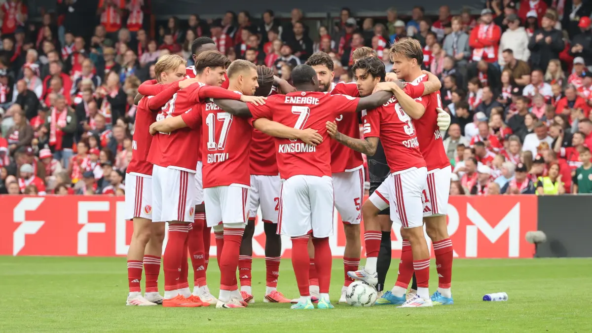 Fussball DFB-Pokal 1. Hauptrunde 2026/2027 FC Energie Cottbus - FC Augsburg: Energie schwört sich ein.