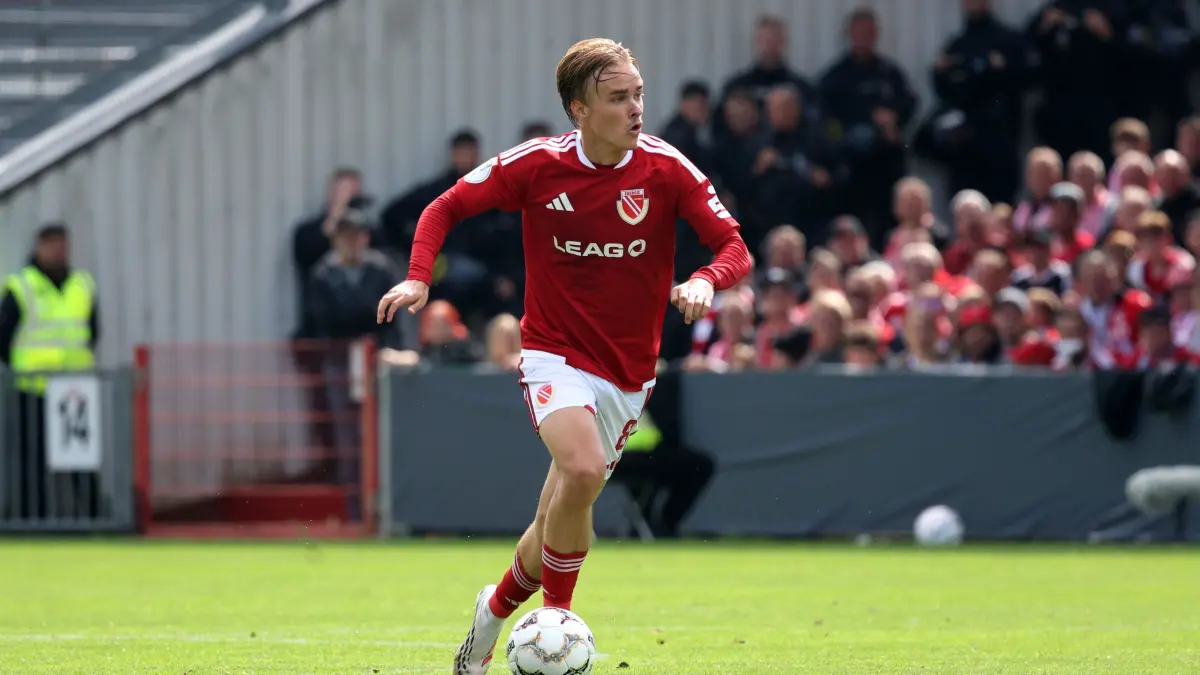 Fussball DFB-Pokal 1. Hauptrunde 2026/2027 FC Energie Cottbus - FC Augsburg: 8 Lukas Michelbrink (Energie Cottbus)