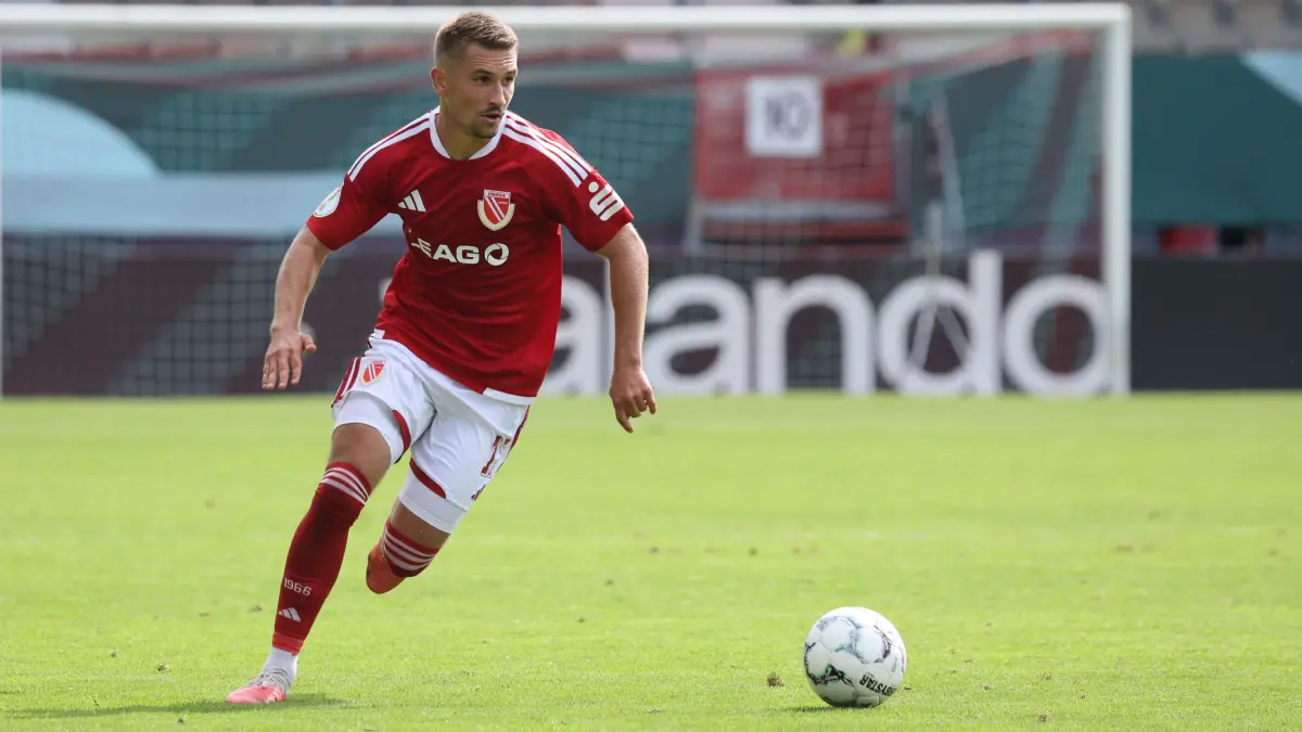 Fussball DFB-Pokal 1. Hauptrunde 2026/2027 FC Energie Cottbus - FC Augsburg: 17 Julian Guttau (Energie Cottbus)
