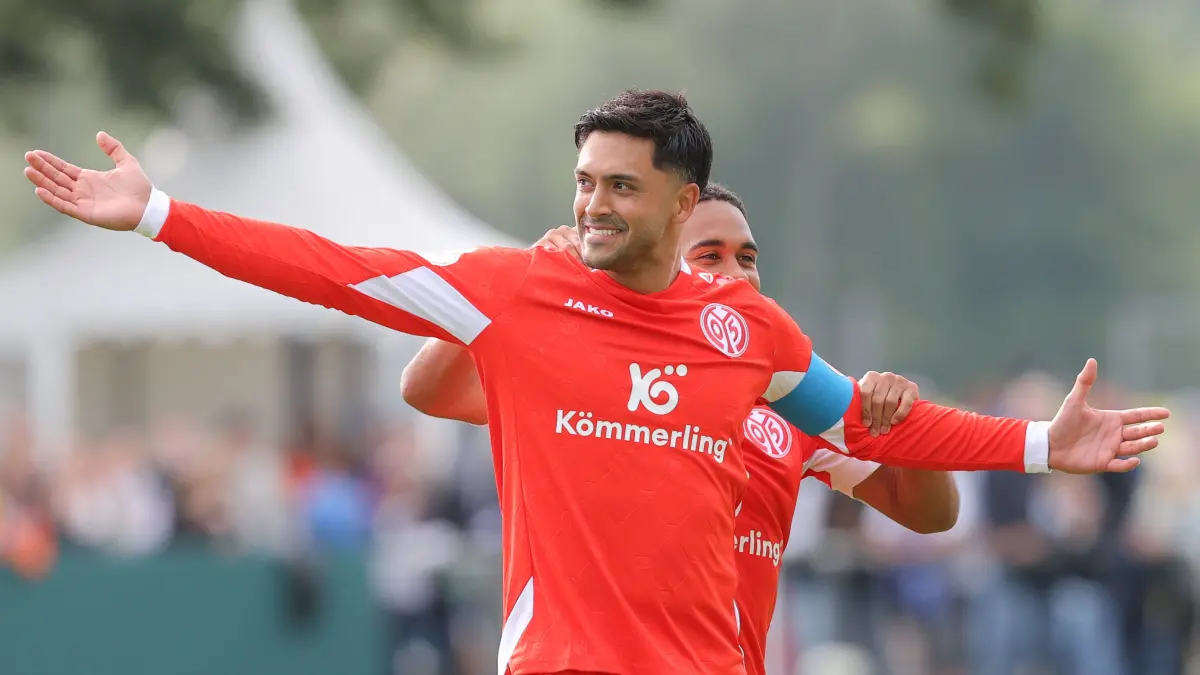 Fussball DFB-Pokal 1. Runde, VfB Krieschow - 1. FSV Mainz 05: 23.08.2026, xtgx, Fussball DFB-Pokal 1. Runde, VfB Krieschow - 1. FSV Mainz 05, v.l. Nadiem Amiri Mainz, 10 Jubel, Torjubel, jubelt ueber das Tor, celebrate the goal, celebration DFL/DFB REGULATIONS PROHIBIT ANY USE OF PHOTOGRAPHS as IMAGE SEQUENCES and/or QUASI-VIDEO Krieschow *** August 23, 2026, xtgx, Soccer DFB Cup 1st Round, VfB Krieschow 1 FSV Mainz 05, from left: Nadiem Amiri Mainz, 10 celebrating, Goal celebration, celebrating the goal, DFL DFB REGULATIONS PROHIBIT ANY USE OF PHOTOGRAPHS as IMAGE SEQUENCES and/or QUASI-VIDEO Krieschow