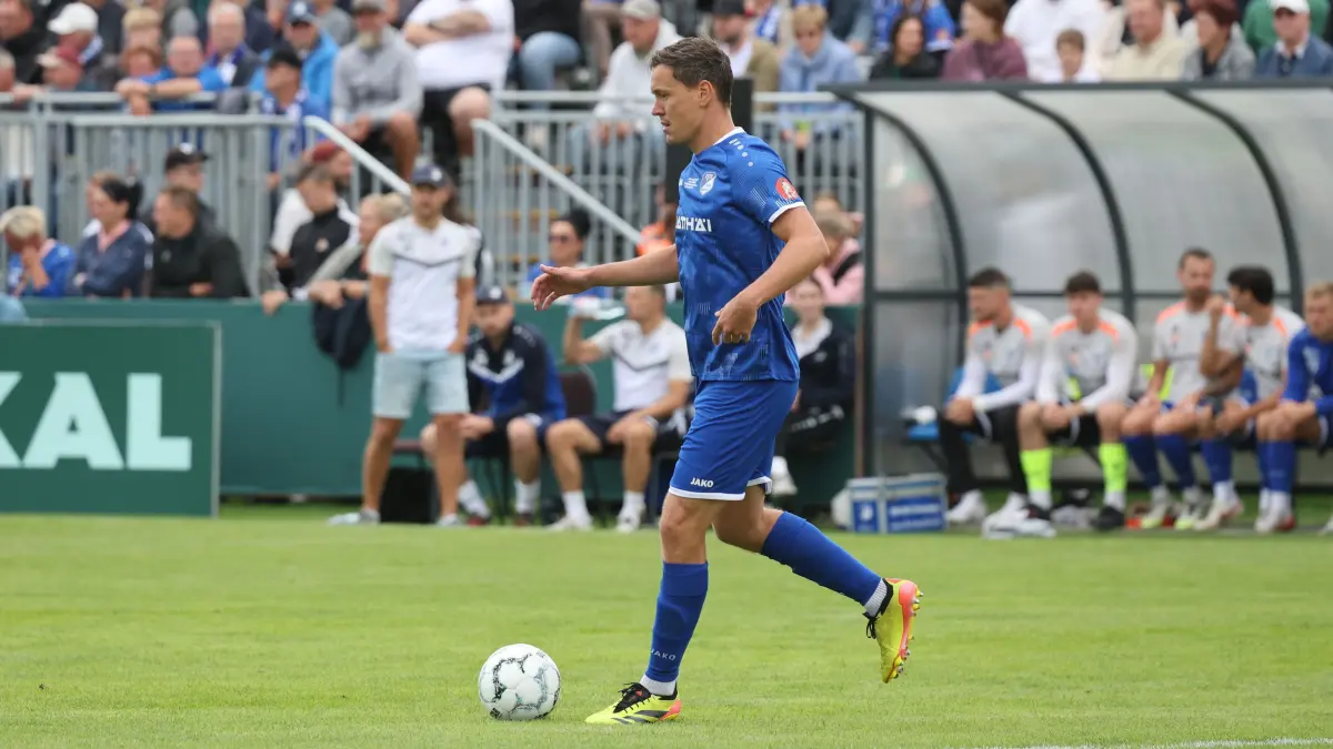 Fußball DFB-Pokal 2026/2027 1. Hauptrunde VfB Krieschow 1921 - 1. FSV Mainz 05: 2 Bittroff, Alexander (Krieschow)