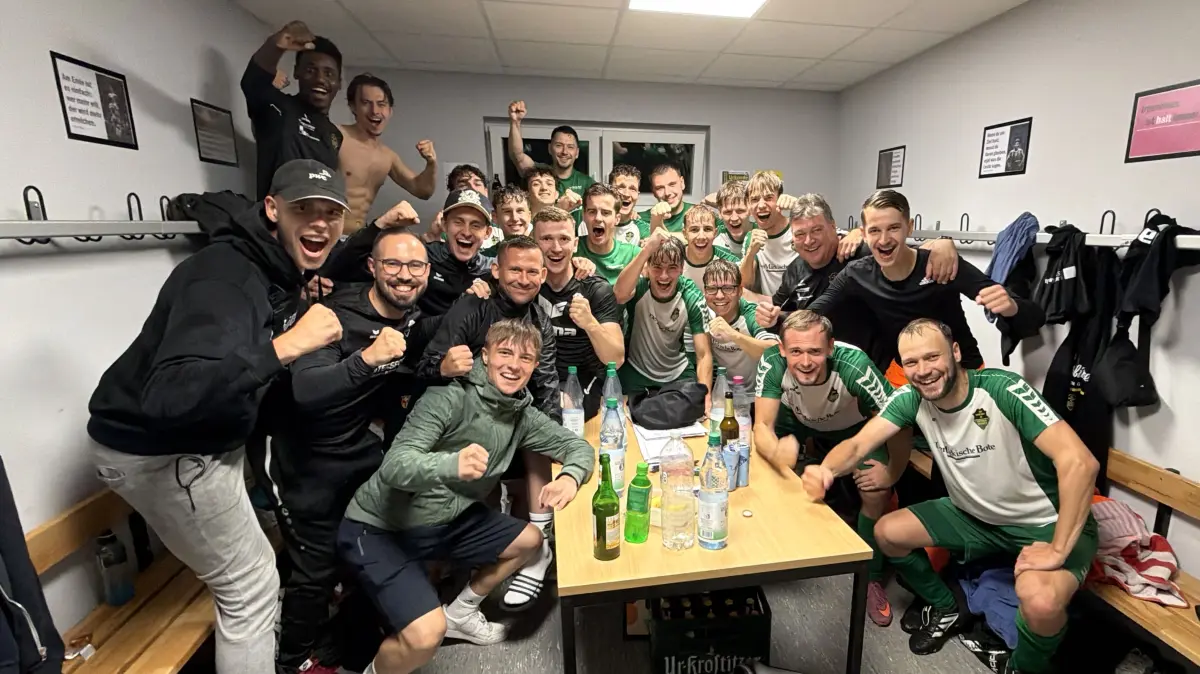 Landespokal: Wacker Cottbus-Ströbitz aus der Landesliga besiegt SC Miersdorf/Zeuthen aus der Brandenburg und lässt dann seine Kabine beben.