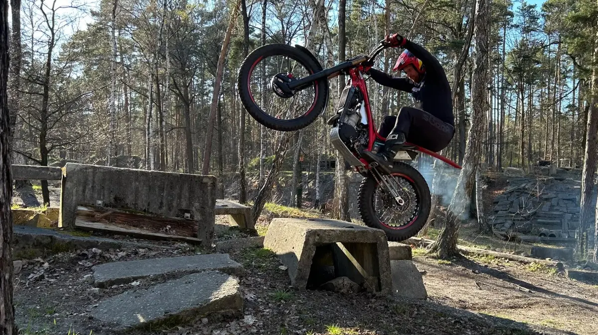 Andre Engelmann gehört zu den Lokalmatadoren beim Motorradtrial in Schönborn. Auch er will auf jeden Fall eines vermeiden.