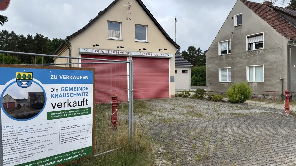 Das Ensemble in Skerbersdorf hat die Gemeinde Krauschwitz jahrelang angeboten. Nun wird es verkauft.