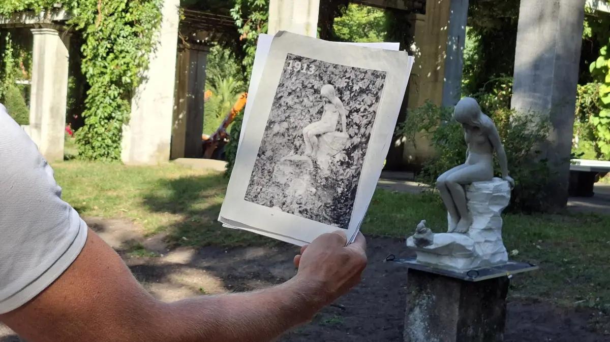 Die Skulptur „Wassernixe“ soll an ihren angestammten Platz im Rosengarten Forst zurückkehren.
