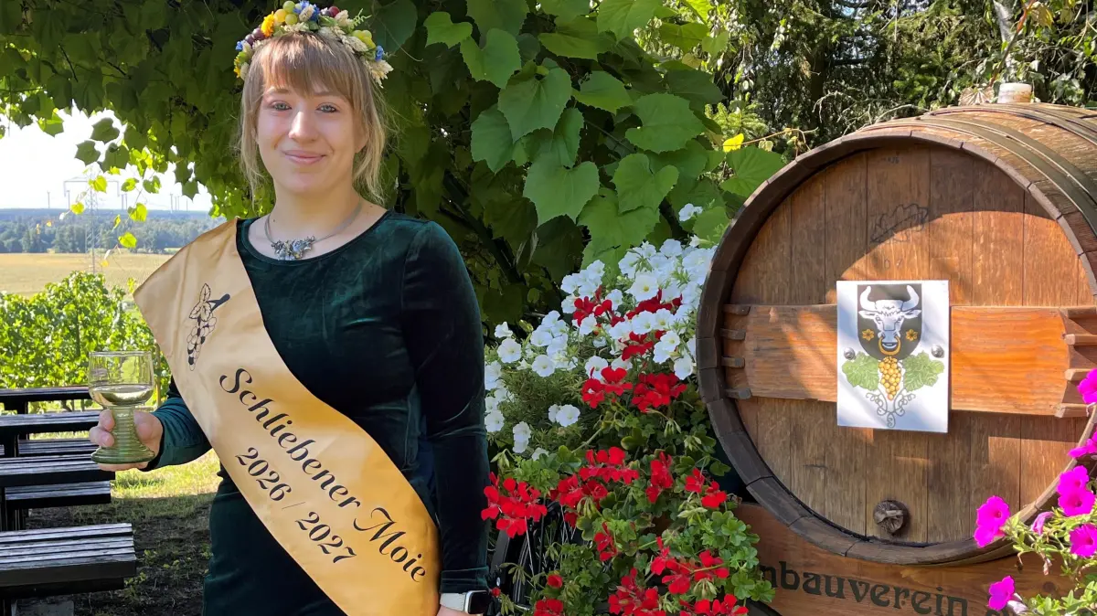 Moie Isabell Scholz am Weinberg am Langen Berg: Die 20‑Jährige zeigt früh, wie präsent Schlieben im Jubiläumsjahr sein soll. Was will sie hier als Erstes verändern?