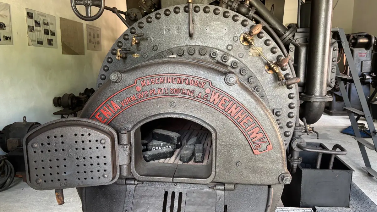 Das Lokomobil haben sich die Proschimer in ihren Ort geholt. Für die eindrucksvolle Maschine bauten Einwohner ein separates Haus. Das planen sie zur Museumsnacht.