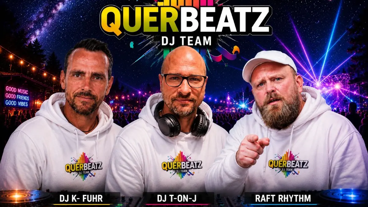 Die drei kreativen DJ`s Kevin Fuhr (v.r.), Toni Jägert und Christian Wuntke aus Annahütte legen beim Sängerfest in Finsterwalde im Soundgarden für das Publikum ihrem speziellen Musik-Mix auf. (Bild KI-generiert)