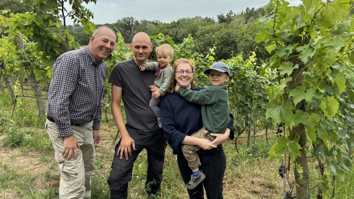 Gut Kienberg in Mahlsdorf bei Golßen mit (vo.li.na.re.) Oliver Franck und Fabian Riedel sowie Laura Riedel mit Söhnen Karl und Magnus (Mütze).