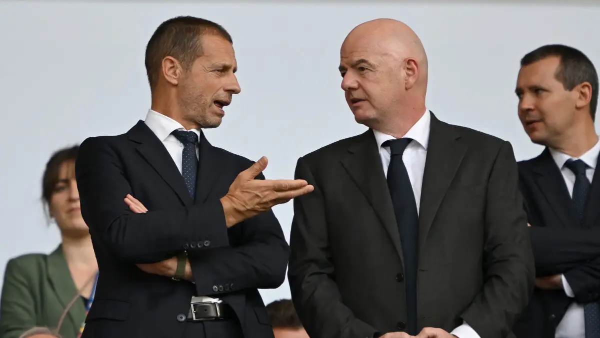 Aleksander Ceferin (l.) und Gianni Infantino