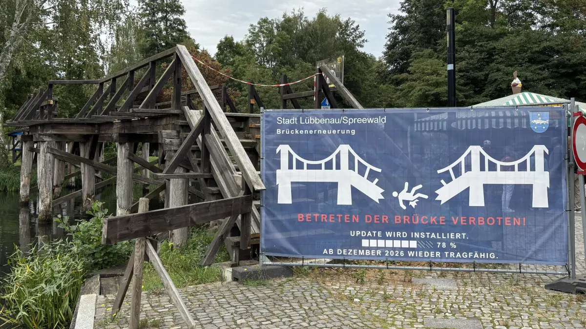 Stufenbrücke am Großen Spreewaldhafen in Lübbenau