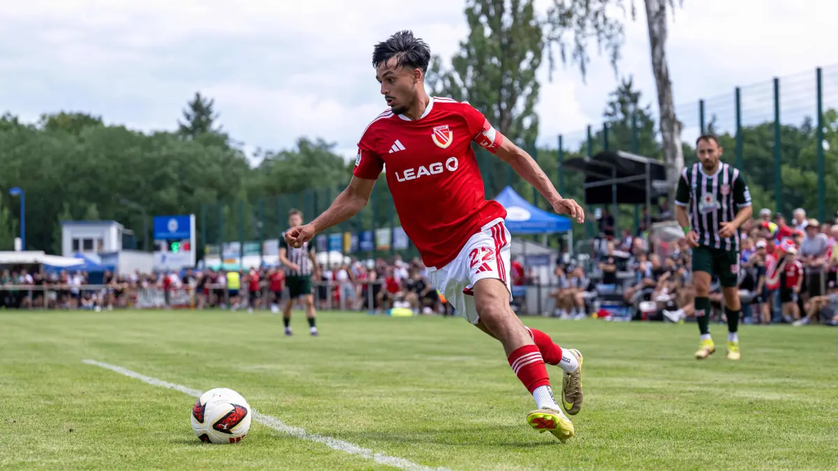 Fußball, Herren, Testspiel, Saison 2026/2027, Hallescher FC - FC Energie Cottbus in Finsterwalde, Yusuf Wardak Energie Cottbus, 11.07. 2026, *** Soccer, Men s, Friendly Match, 20262027 Season, Hallescher FC vs. FC Energie Cottbus in Finsterwalde, Yusuf Wardak Energie Cottbus, July 11, 2026, Copyright: xSebastianxRäppold/MatthiasxKochx