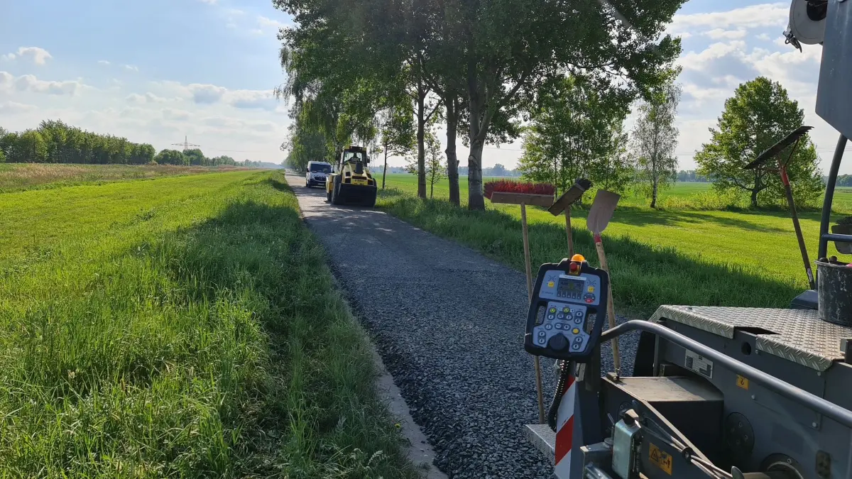 Der Abschnitt auf dem Elsterdeich zwischen Plessa und der Landkreisgrenze Oberspreewald-Lausitz ist