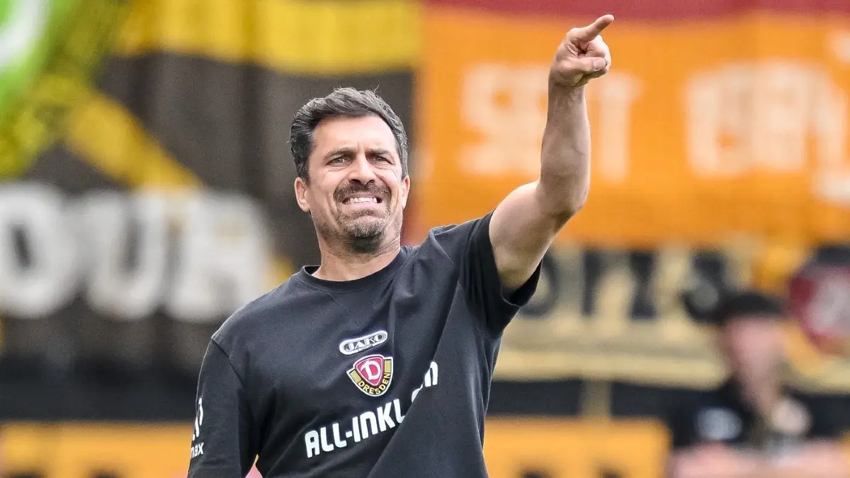 1. FC Heidenheim - Dynamo Dresden: 29.08.2026, Baden-Württemberg, Heidenheim: Fußball, Männer: 2. Bundesliga, 1. FC Heidenheim - Dynamo Dresden, 3. Spieltag, Voith-Arena. Trainer Thomas Stamm (Dynamo Dresden) gestikuliert. Foto: Harry Langer/dpa - WICHTIGER HINWEIS: Gemäß den Vorgaben der Bundesliga bzw. des DFB Deutscher Fußball-Bund ist es untersagt, in dem Stadion und/oder vom Spiel angefertigte Fotoaufnahmen in Form von Sequenzbildern und/oder videoähnlichen Fotostrecken zu verwerten bzw. verwerten zu lassen. +++ dpa-Bildfunk +++