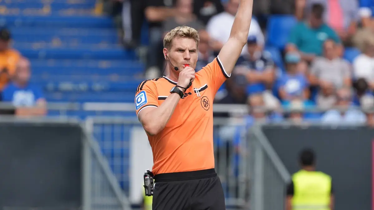 30.08.2026 2. Bundesliga, Saison 26/27: SV Darmstadt 98 vs. Hannover 96, Stadion am Boellenfalltor, 3. Spieltag,: Schiedsrichter Timo Gerach - 30.08.2026 2. Bundesliga, Saison 26/27: SV Darmstadt 98 vs. Hannover 96, Stadion am Boellenfalltor, 3. Spieltag, emonline, emspor, *** Referee Timo Gerach, August 30, 2026, 2. Bundesliga, 202627 season, SV Darmstadt 98 vs. Hannover 96, Stadion am Böllenfalltor, Matchday 3, emonline, emspor,