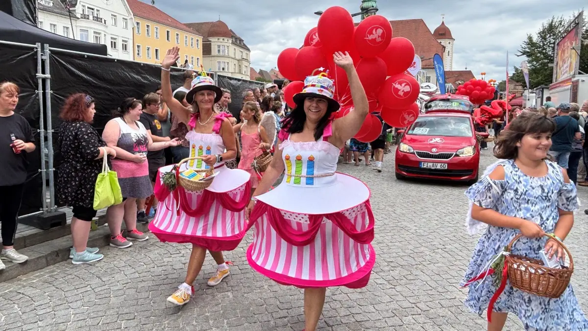 Sängerfest Finsterwalde 2026: Der große Festumzug war bunt, vielfältig uns unterhaltsam.