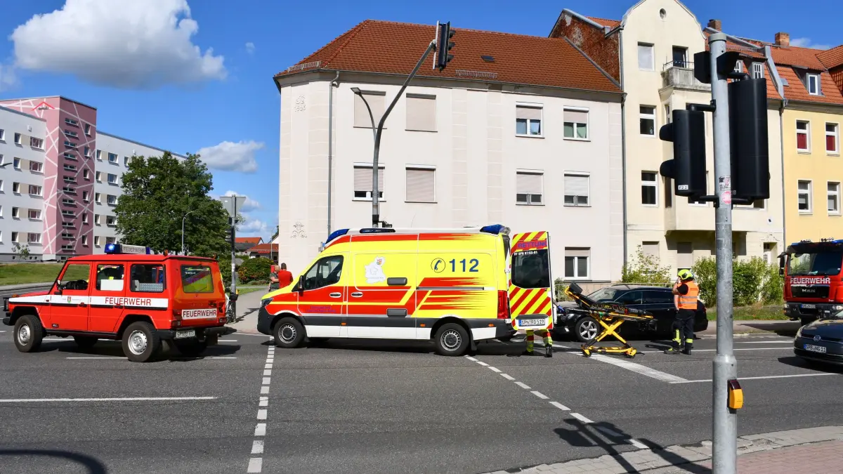 Unfall in Spremberg: Ein Auto übersah einen Radfahrer an einer Kreuzung.
