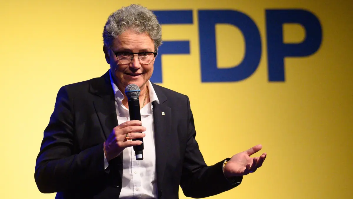 Wahlkampfabschluss der FDP Sachsen-Anhalt: 31.08.2026, Sachsen-Anhalt, Magdeburg: Lydia Hüskens, Spitzenkandidatin der FDP bei den Landtagswahlen in Sachsen-Anhalt, spricht beim Wahlkampfabschluss der FDP Sachsen-Anhalt zu den Gästen. Die Landtagswahlen in Sachsen-Anhalt finden am 06. September 2026 statt. Foto: Klaus-Dietmar Gabbert/dpa +++ dpa-Bildfunk +++