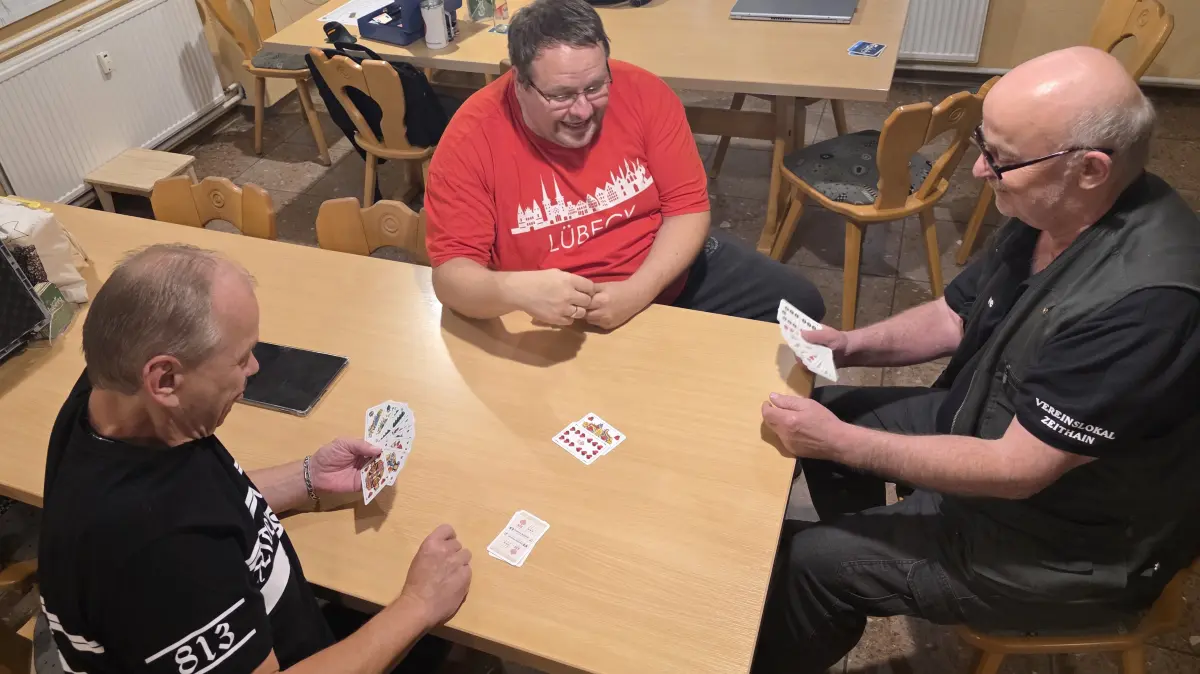 Drei Spieler und 32 Karten in einer Runde genügen: Fördert Skat logisches Denken, Gedächtnis und strategische Kombinationsgabe?