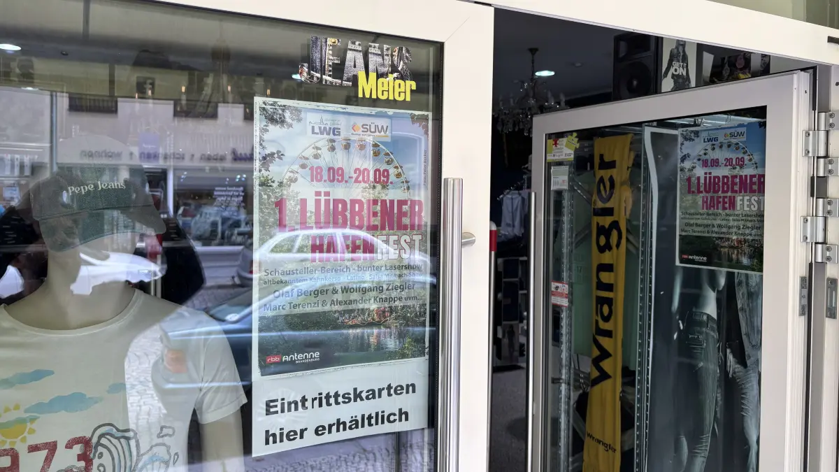 Tickets für das 1. Hafenfest in Lübben gibt es unter anderem auch bei Jeans Meier in der Hauptstraße.