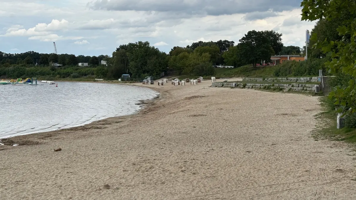 Impression vom Tagesstrand Großkoschen am Senftenberger See. Ursprünglich war dieser Bereich wesentlich größer. Deshalb besteht großer Handlungsbedarf.