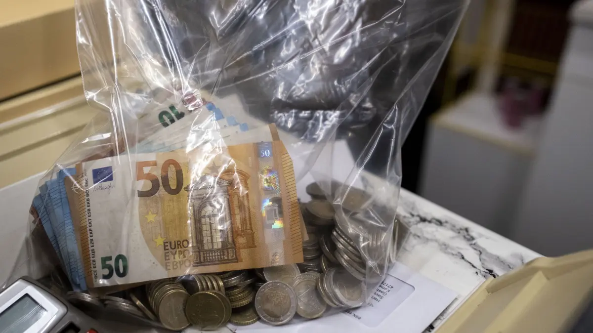 Fast 10.000 Bargeld Bargeld sind einem 87-Jährigen in Hoyerswerda gestohlen worden. (Symbolbild)