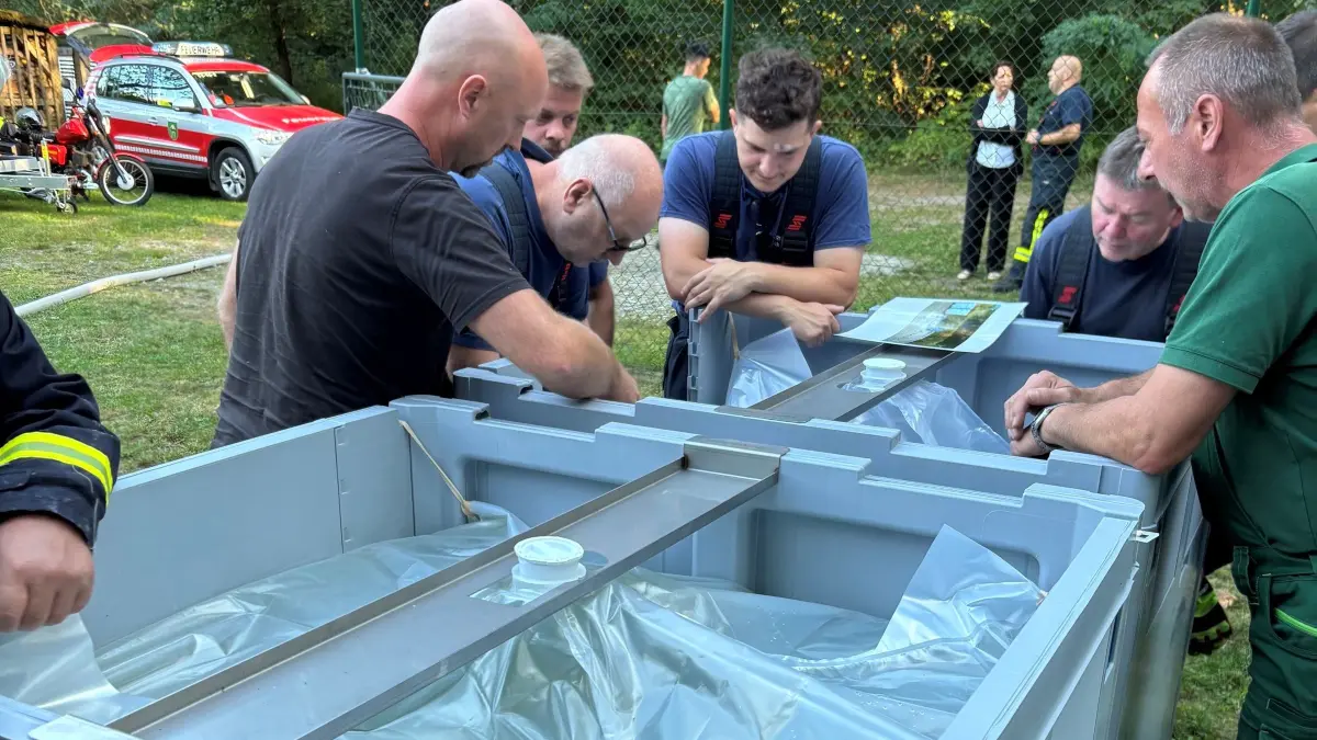 Diese Faltbehälter können mit bis zu 1000 Litern Trinkwasser gefüllt werden. Sie sind Teil des Blackout-Szenarios in Bad Muskau.