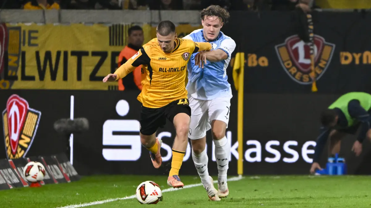 Foto zeigt: Tobias Raschl (Dynamo) Christian Rasmussen (VfL)
Datum: 050926
Punktspiel 2. Liga Dynamo Dresden - VfL Bochum 1:2