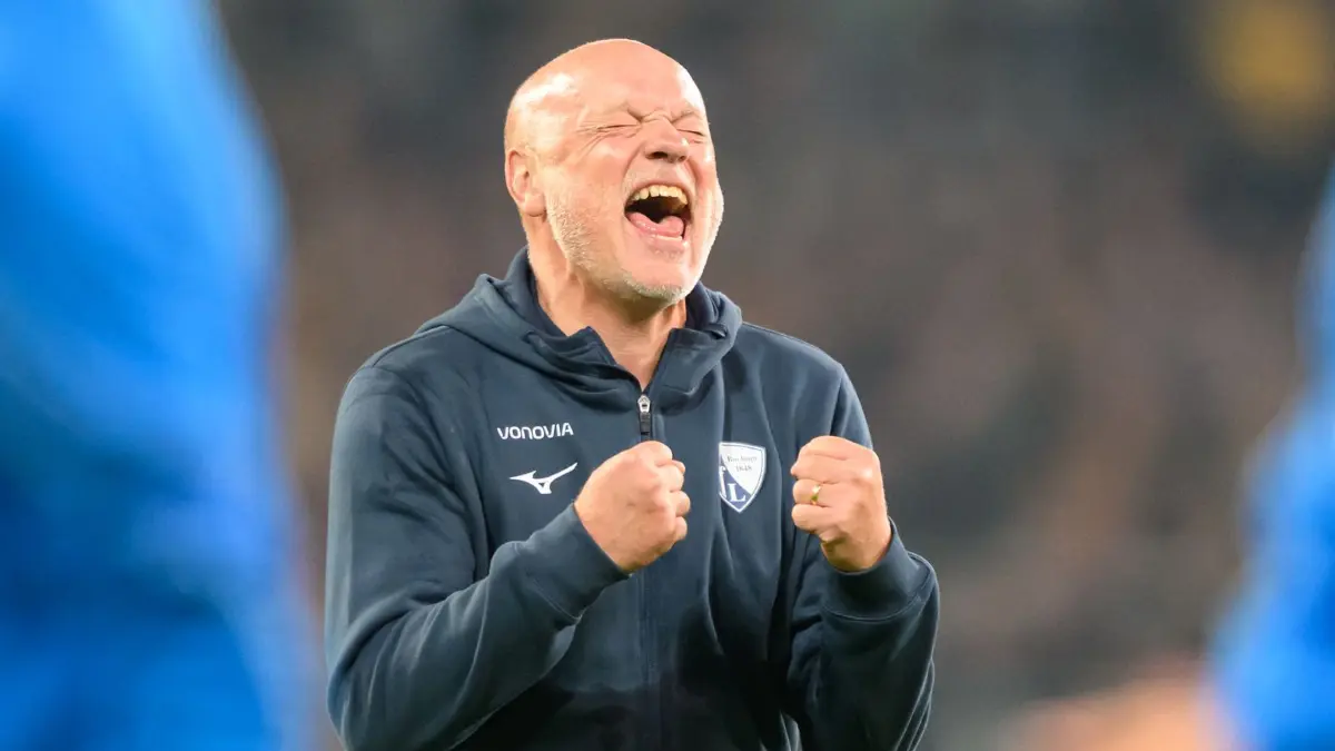 SG Dynamo Dresden - VfL Bochum: 05.09.2026, Sachsen, Dresden: Fußball, Männer: 2. Bundesliga, SG Dynamo Dresden - VfL Bochum, 4. Spieltag, Rudolf-Harbig-Stadion. Trainer Uwe Rösler (VfL Bochum) jubelt nach dem Sieg. Foto: Robert Michael/dpa - WICHTIGER HINWEIS: Gemäß den Vorgaben der Bundesliga bzw. des DFB Deutscher Fußball-Bund ist es untersagt, in dem Stadion und/oder vom Spiel angefertigte Fotoaufnahmen in Form von Sequenzbildern und/oder videoähnlichen Fotostrecken zu verwerten bzw. verwerten zu lassen. +++ dpa-Bildfunk +++